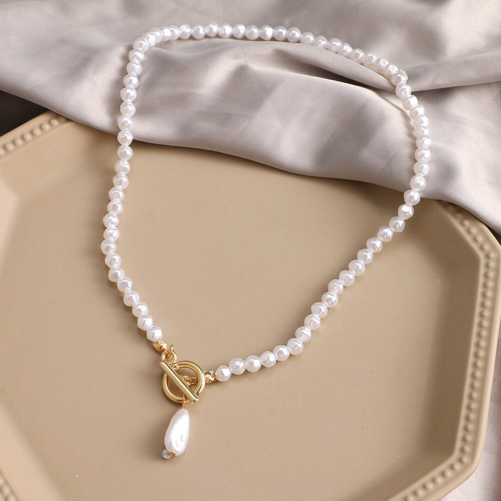 KISS WIFE Cute Butterfly Pendant Necklace For Women White Round Pearl Choker Goth Grunge Necklaces Fashion Jewelry 2021 Trend